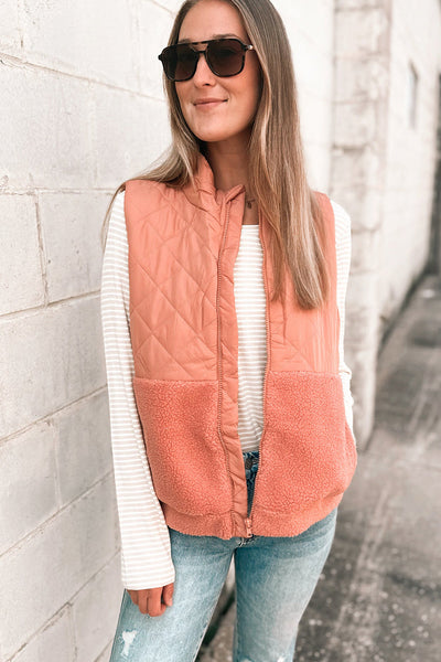 Women's Cozy Pale Chestnut Sherpa Quilted Zip-Up Vest with Stand Neck - Trendy Layer for Chic Fall Looks