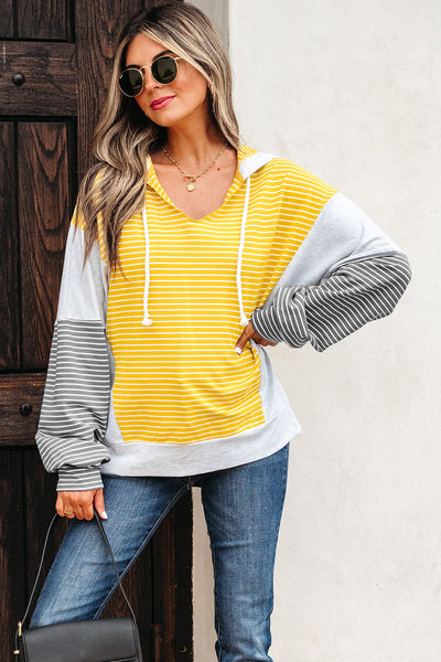 Trendy Women's Striped Hoodie - Cozy Pullover with Kangaroo Pocket for Stylish Everyday Comfort in Vibrant Colors
