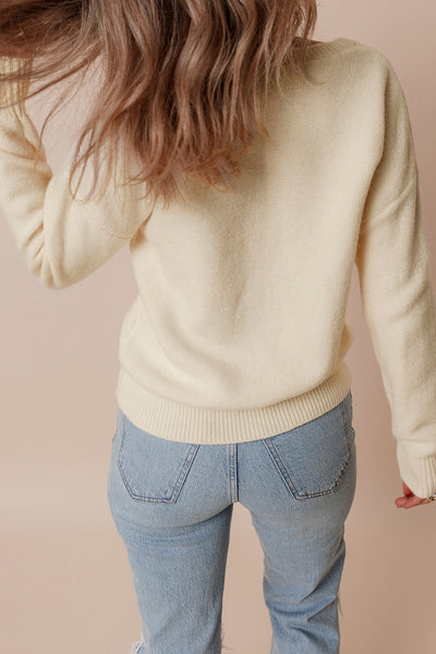 Cozy Women's Beige Knitted Floral Sweater with Ribbed Edges for Chic Autumn Style and Comfortable Fit