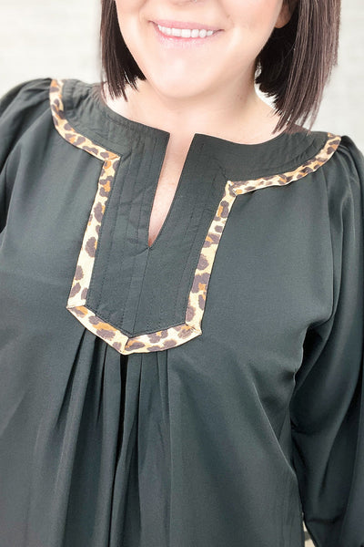 Plus Size Women's Effortless Black Shift Dress with Notched Neck, Flounce Long Sleeves, and Chic Leopard Trim