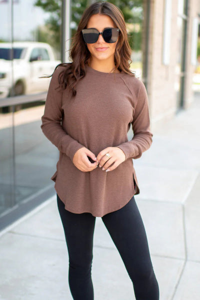 Cozy Women's Old Rose Thermal Knit Raglan Sleeve Top with Exposed Seams - Perfect for Year-Round Casual Style