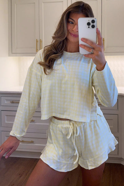 Cozy Women's Yellow Gingham Pajama Set - Long Sleeve Loose Top & Drawstring Shorts for Relaxed Sleepwear Comfort