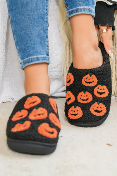Cozy Women's Black Pumpkin Plush Slippers - Fun Halloween Home Footwear with Non-Slip Sole for Comfort and Style