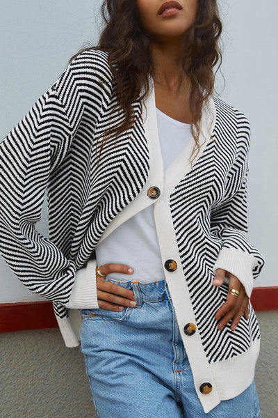 Chic Women's Soft Knit Herringbone Cardigan - Ideal Cozy Layer for Trendy Fall Looks and Everyday Comfort