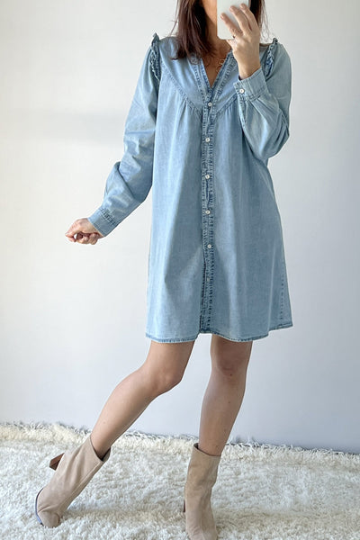 Stylish Women's Classic Fit Denim Button-Up Dress in Blue for Effortless Everyday Chic and Versatile Style