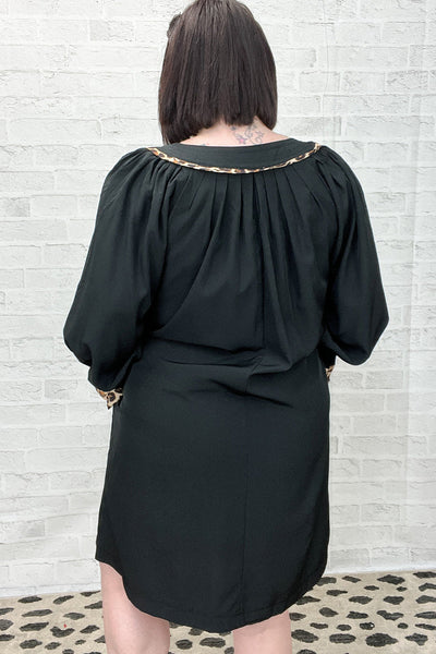 Plus Size Women's Effortless Black Shift Dress with Notched Neck, Flounce Long Sleeves, and Chic Leopard Trim