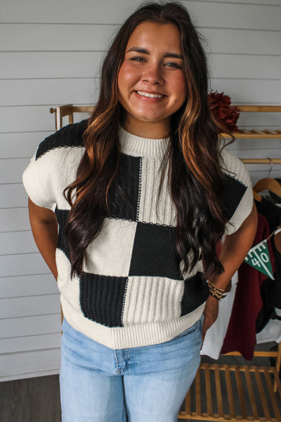Chic Women's Black Checkered Color Block Sweater - Short Sleeve Crew Neck for Effortless Casual Style