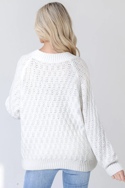 Chic White Loose-Fit Sweater for Women - Cozy Casual Knitwear for Effortless Style and All-Day Comfort