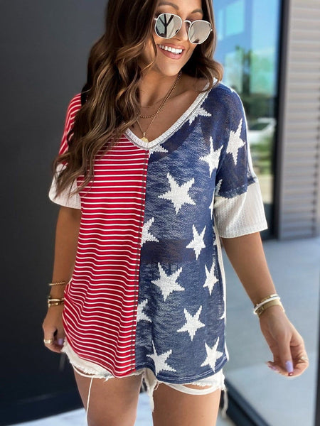 Star Print V-neck Tee with Color-blocking Design