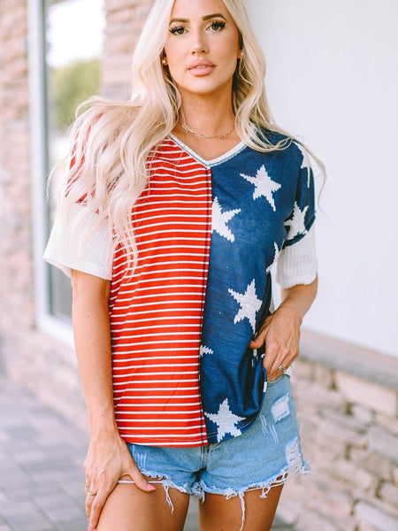 Star Print V-neck Tee with Color-blocking Design