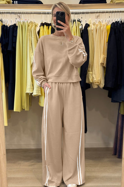 Chic Women's Cozy Loungewear Set: Soft Sweatshirt and Sweatpants for Effortless Comfort and Casual Style