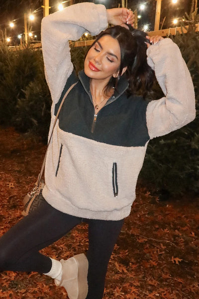 Cozy Women's Black Colorblock Quilted Plush Zip-Up Sweatshirt with Collared Design for Casual Comfort