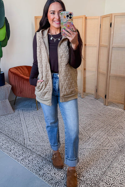 Women's Lightweight Parchment Quilted Hooded Vest - Trendy Layering Piece for Casual Chic Fall Looks