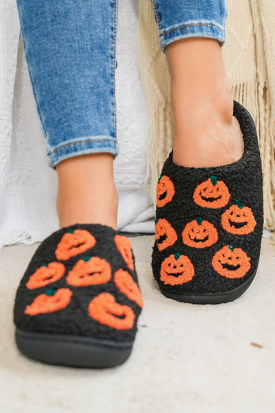 Cozy Women's Black Pumpkin Plush Slippers - Fun Halloween Home Footwear with Non-Slip Sole for Comfort and Style