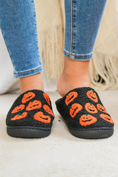Cozy Women's Black Pumpkin Plush Slippers - Fun Halloween Home Footwear with Non-Slip Sole for Comfort and Style