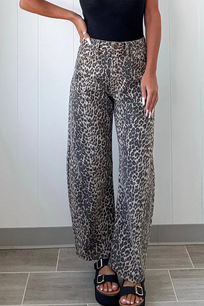 Trendy Women's High-Waisted Black Leopard Print Barrel Jeans for Casual Comfort and Chic Style