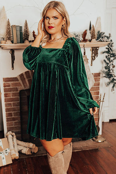 Plus Size Women's Blackish Green Textured Velvet Mini Dress with Square Neckline and Dramatic Bubble Sleeves