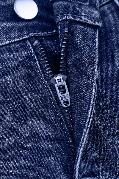 Chic Women's High-Waisted Slim Fit Jeans in Classic Blue Denim  Ideal for Casual Outfits and Everyday Style
