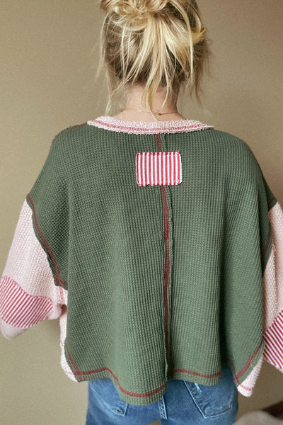 Women's Casual Green Color Block Loose-Fit Top with Exposed Stitch and Notched Neck Stylish Textured Apparel