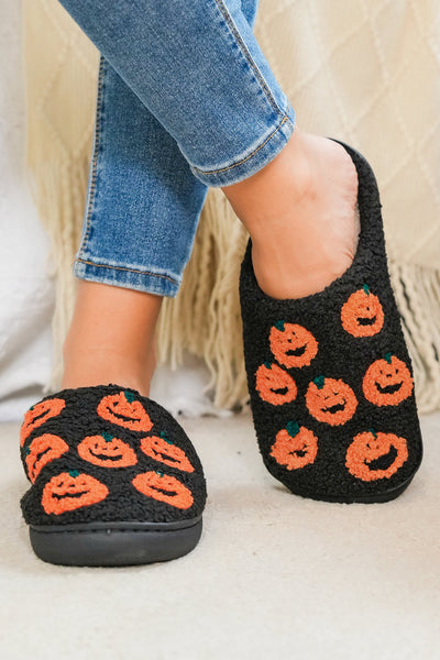 Cozy Women's Black Pumpkin Plush Slippers - Fun Halloween Home Footwear with Non-Slip Sole for Comfort and Style