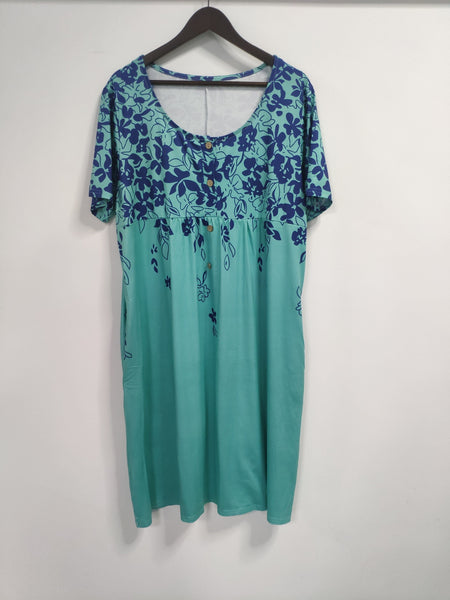 Short Sleeve Dress with Pockets with practical styling and dependable silhouette control.