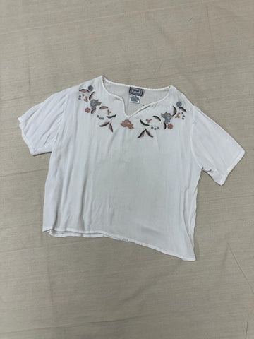 Vintage 80s Sheer White Floral Embroidered Tee | Size Medium