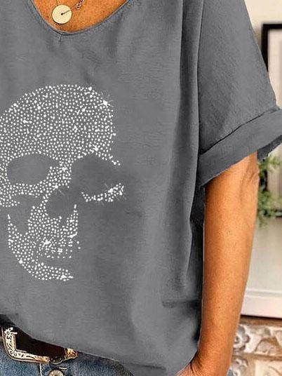 V-neck Skull Print Loose Short Sleeve T-shirt with practical styling and dependable silhouette control.