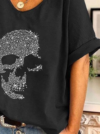V-neck Skull Print Loose Short Sleeve T-shirt with practical styling and dependable silhouette control.