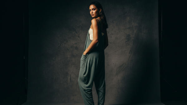 Women's Versatile V Neck Solid Color Jumpsuit with Convenient Pockets