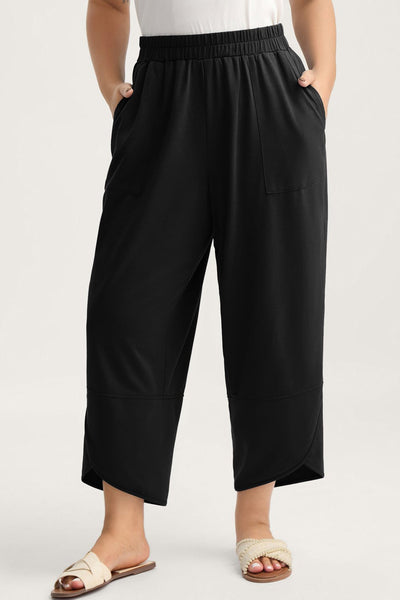 Women's Black Arched Hem Plus Size Capri Pants with Elastic Waist