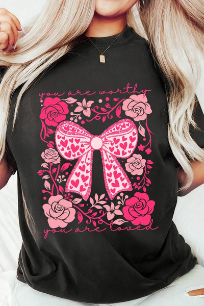 Women's Black Heart Bow and Floral Graphic T-Shirt with practical styling and dependable silhouette control.