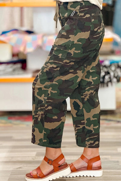 Women's Camouflage Barrel Jeans with Drawstring Waist