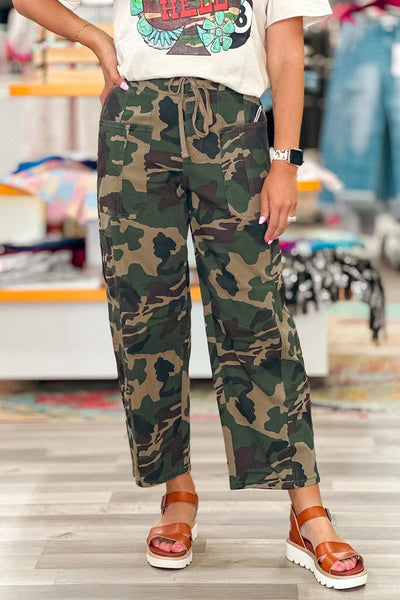 Women's Camouflage Barrel Jeans with Drawstring Waist